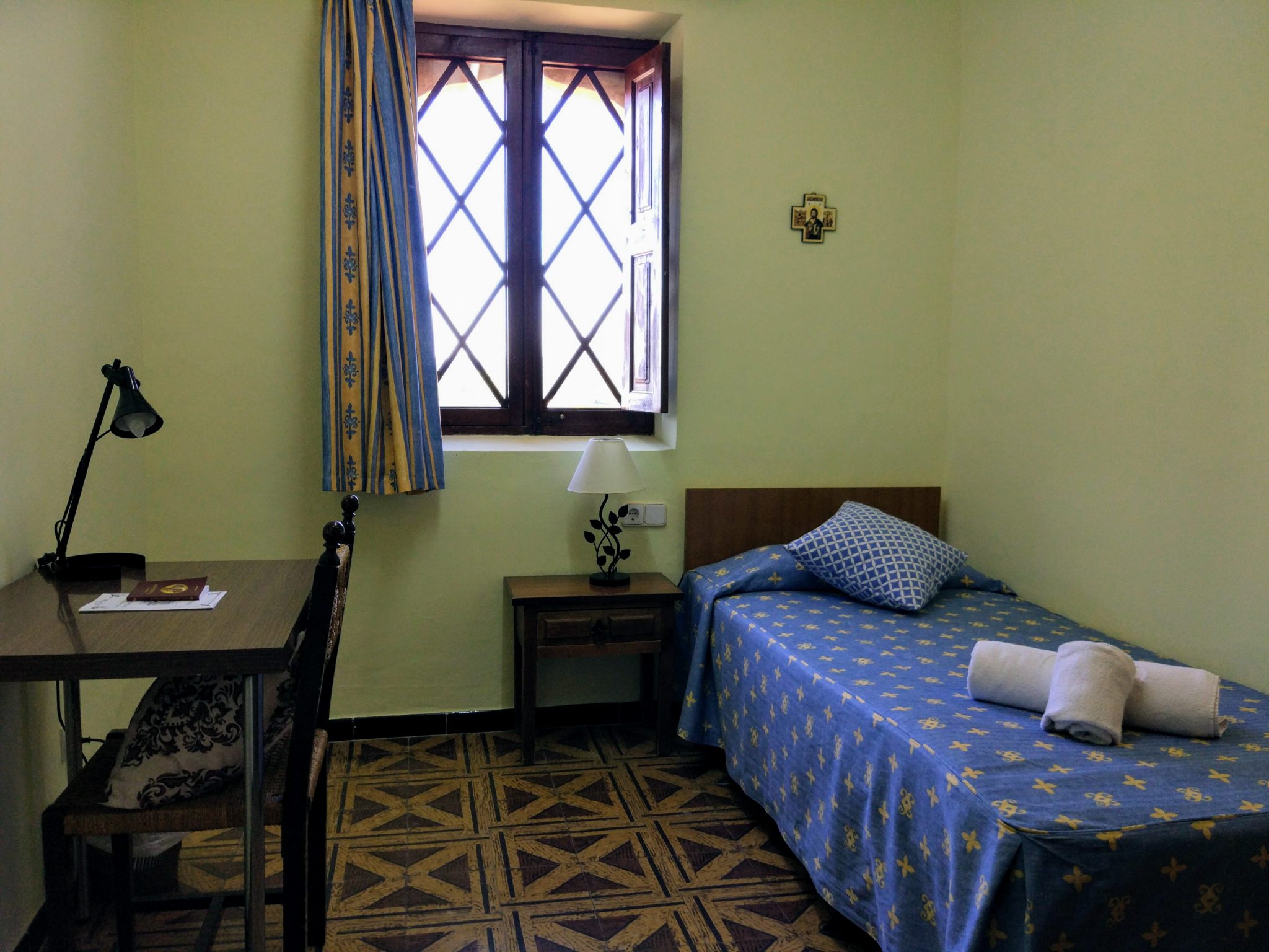 HABITACIÓN INDIVIDUAL